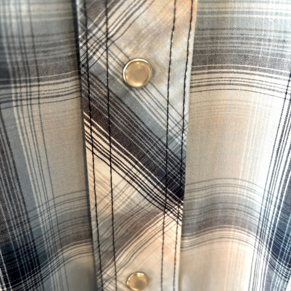 Wrangler XL short sleeve mother of pearl snaps. - Picture 4 of 6